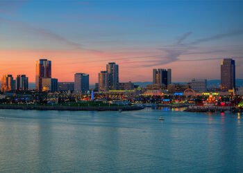 Long Beach budget plan cuts 260+ jobs, shutters a fire engine company, hikes parking rates