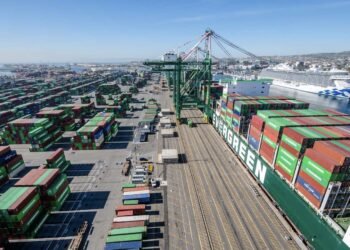 Vietnam trade booms at Port of LA, Tran presses on human rights